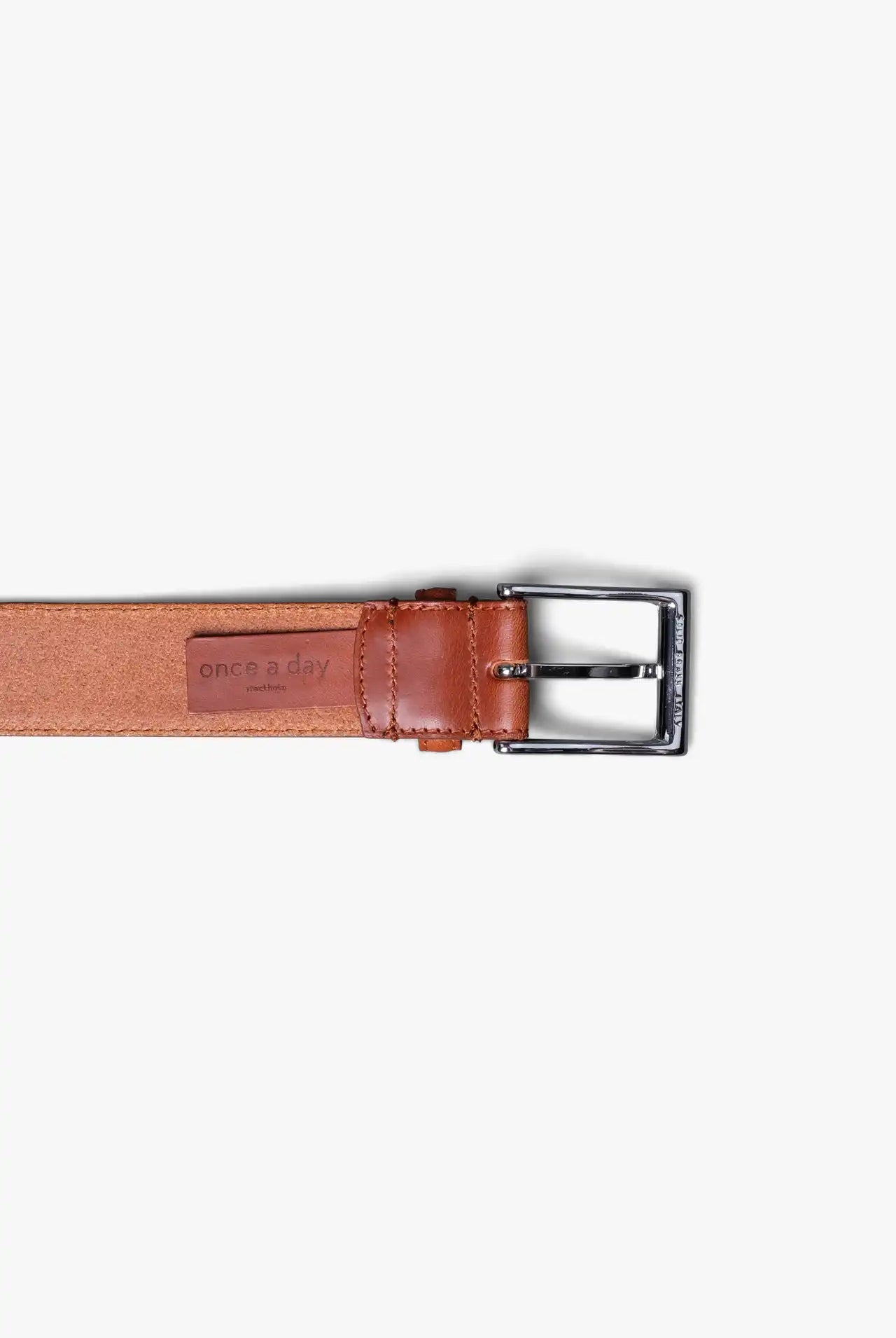 Antique Maroon Brown Leather Belt in minimalist design, Made in Italy from vegetable tanned leather. Perfect to match with hand made dress shoes.