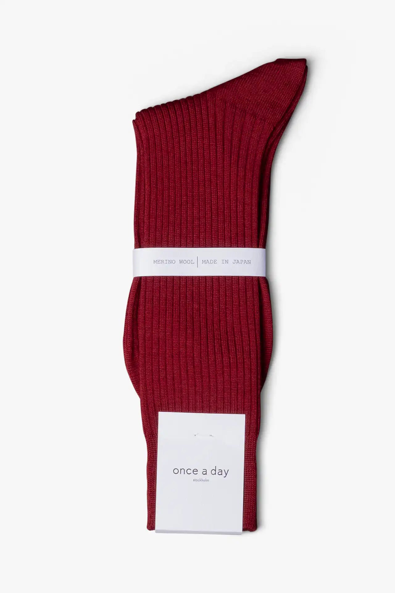 Burgundy red dress socks in merino wool. Swedish design by once a day and produced by glenn clyde. Can we washed in warm water without shrinking.