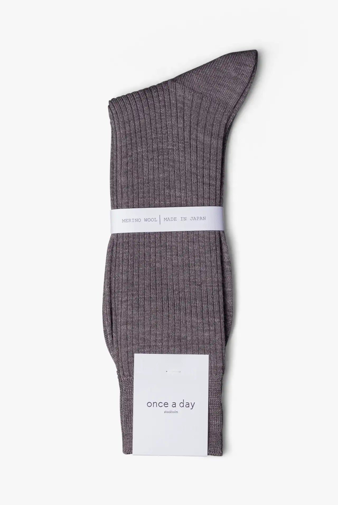 Gray dress socks in merino wool. Swedish design by once a day and produced by glenn clyde. Can we washed in warm water without shrinking.