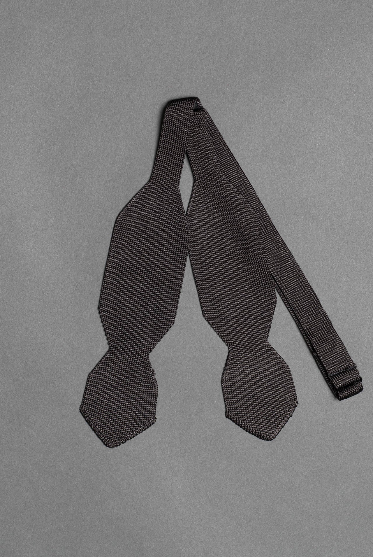 gray-bow-tie-silk-knitted-self-tying-onceaday-made-in-italy