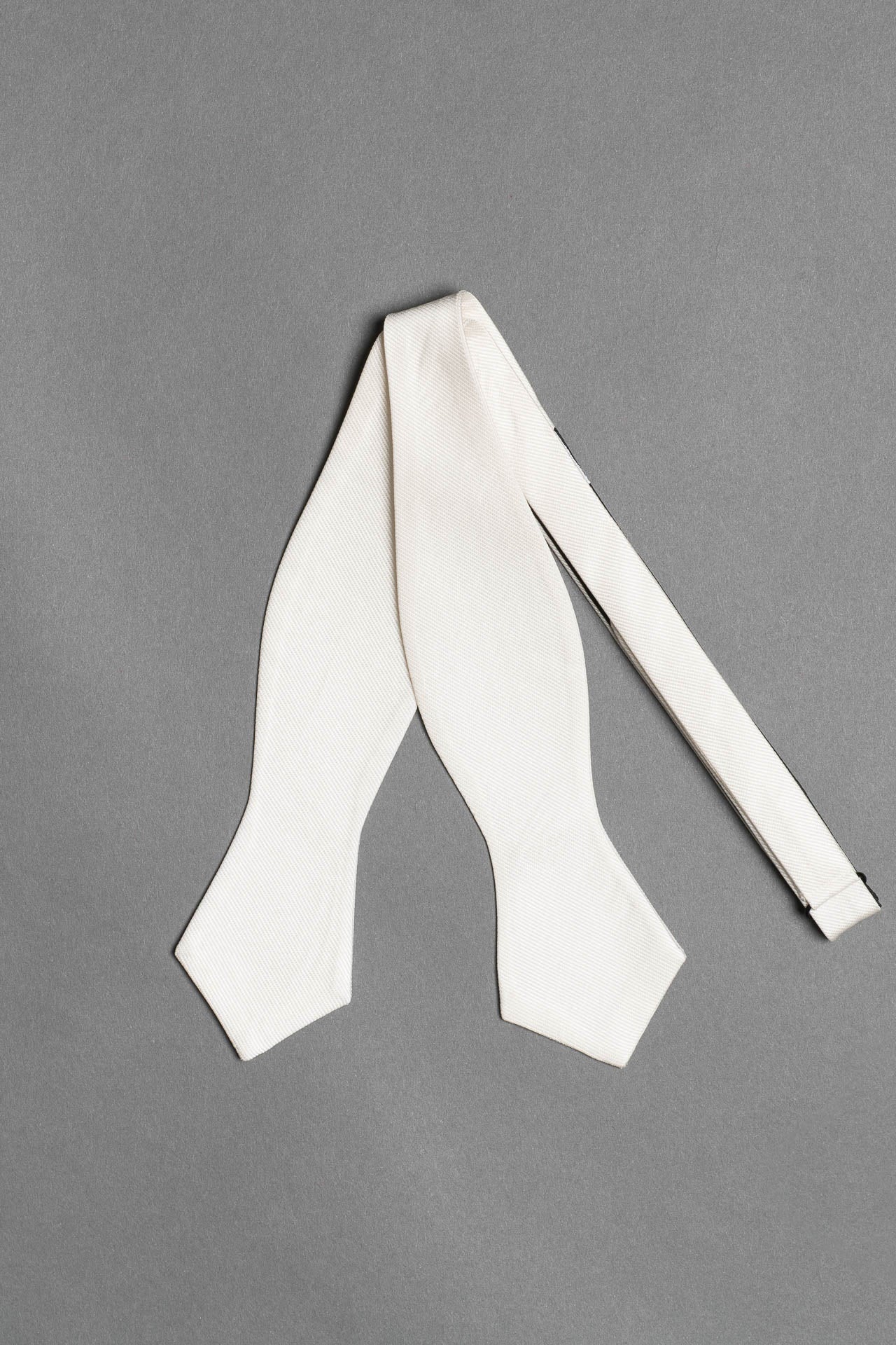 white-formal-bow-tie-tuxedo-silk-woven-self-tying-onceaday-made-in-italy