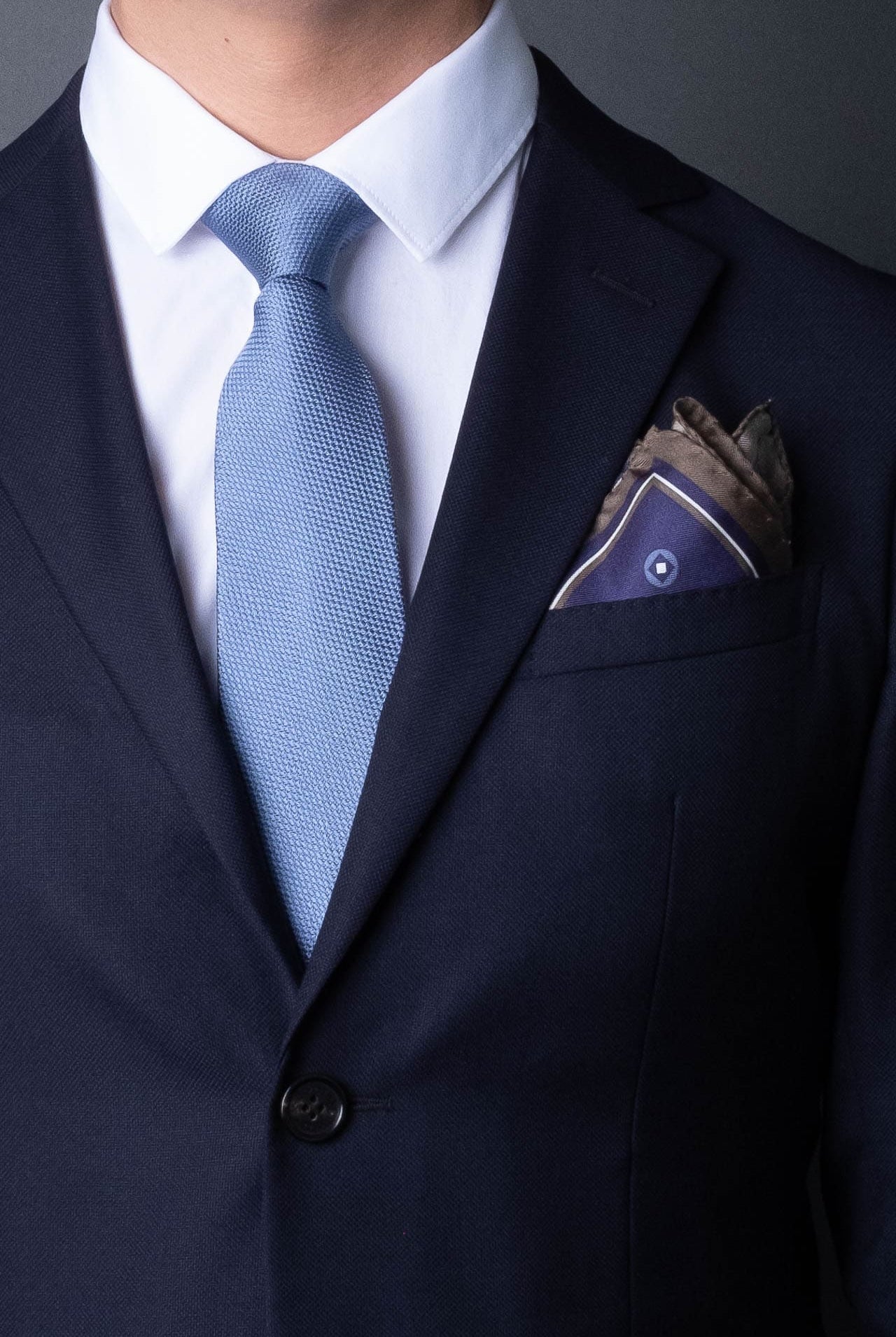 Print Blue and green pocket square in woven silk. Made in Italy paired with matching tie.
