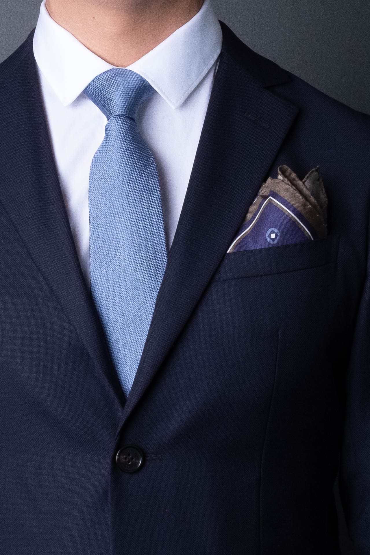 Print Blue and green pocket square in woven silk. Made in Italy paired with matching tie.