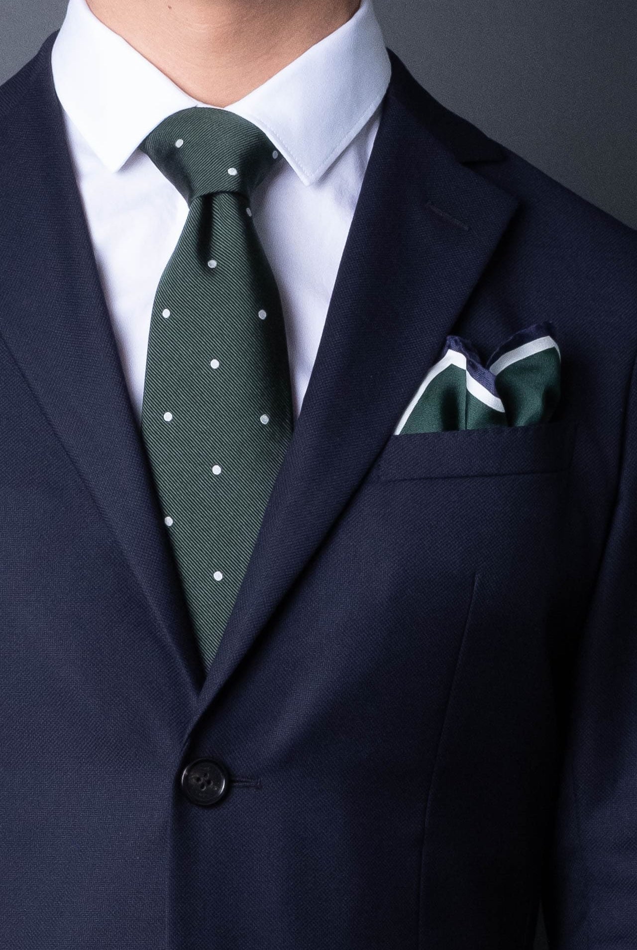 7-fold-forest-green-polka-dot-silk-woven-tie-with-pointed-hand-tip-made-in-italy