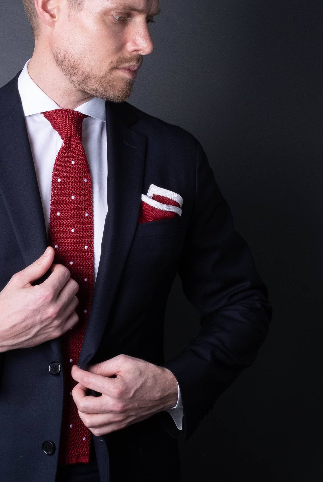 silk-knitted-tie-with-square-tip-red-with-polka-dots-made-in-italy-combo-matching-pocket-square