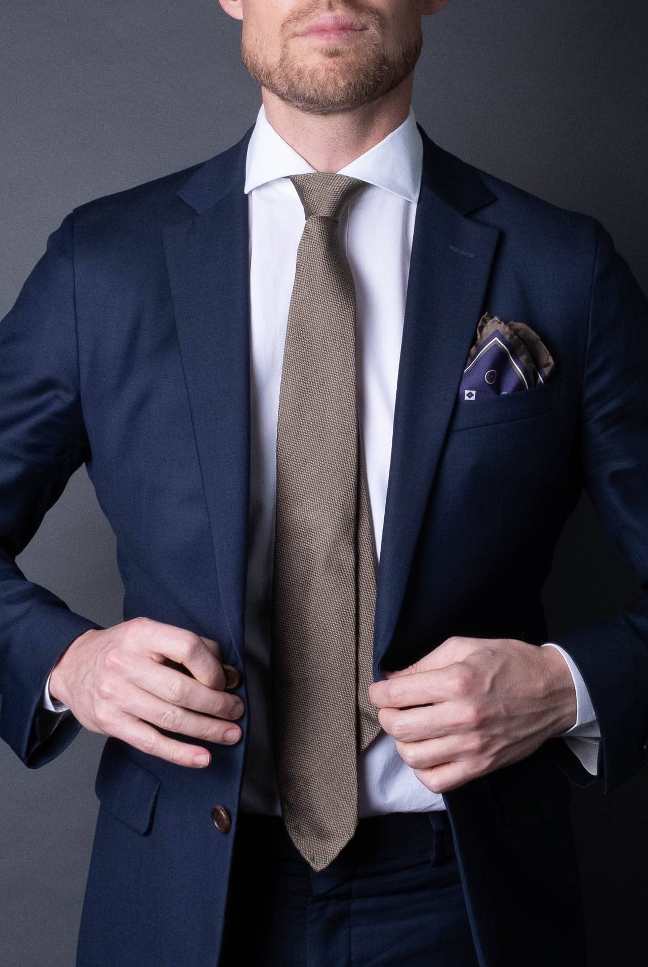 Print Blue and green pocket square in woven silk. Made in Italy paired with matching tie.