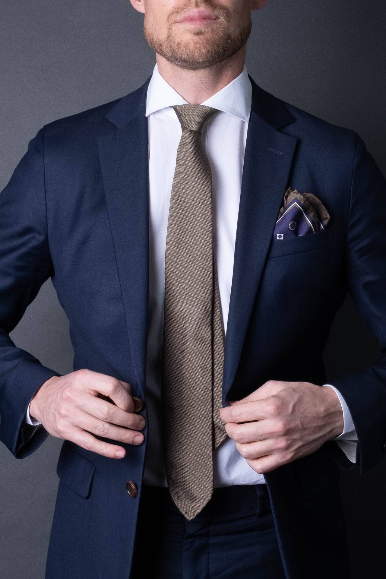 Print Blue and green pocket square in woven silk. Made in Italy paired with matching tie.