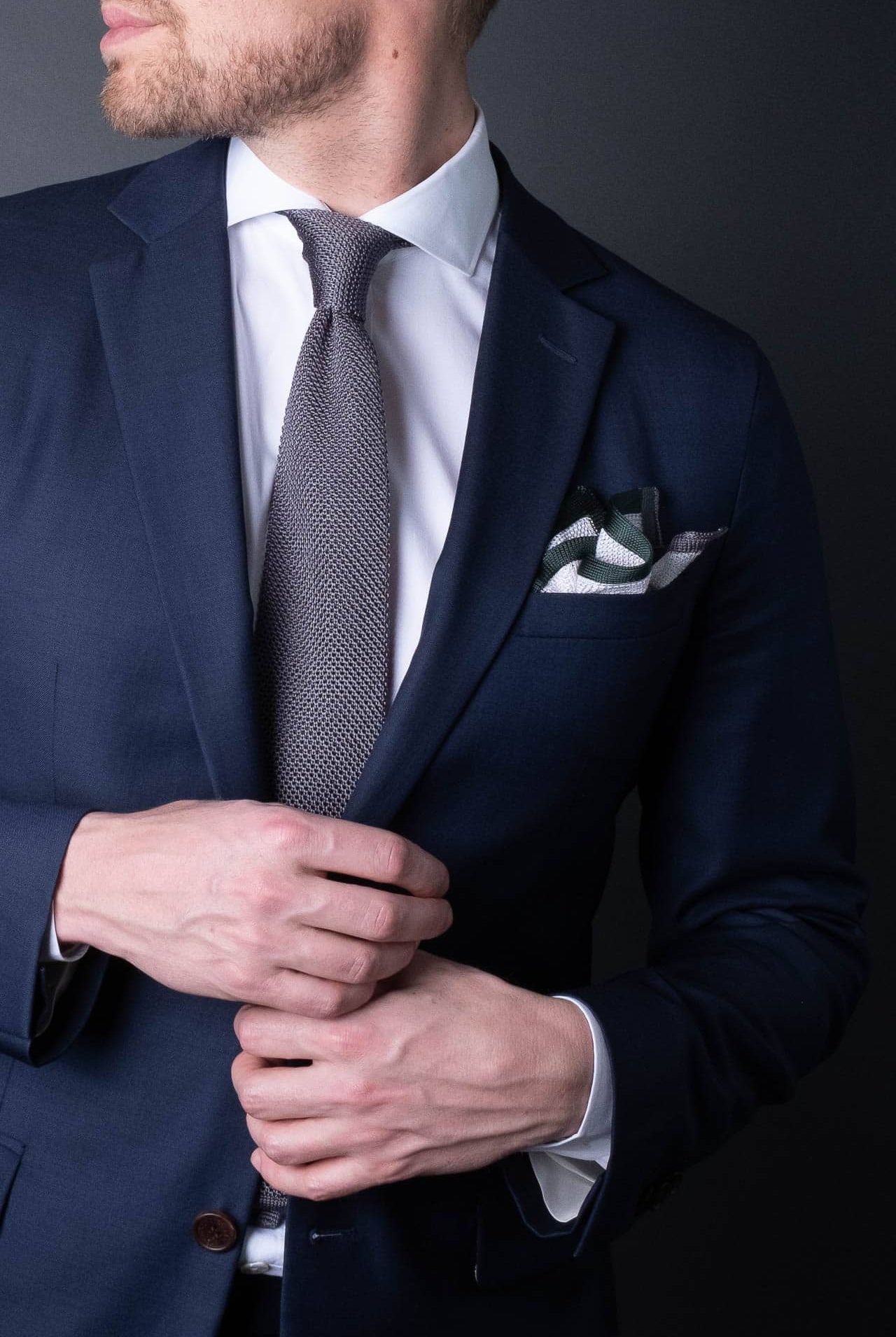 Gray-silk-knitted-tie-with-square-tip-made-in-italy