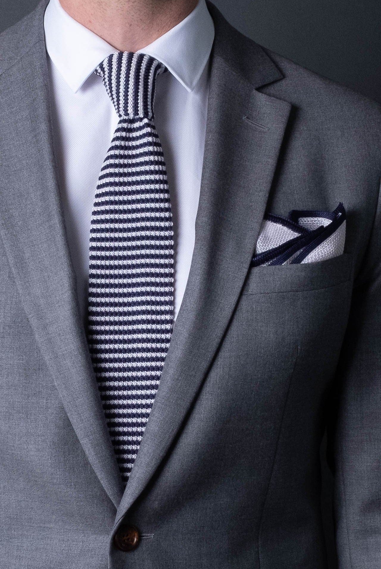 navy-blue-white-stripe-silk-knitted-tie-with-square-tip-made-in-italy