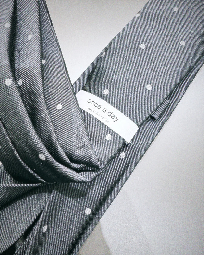 The Dotted 7-Fold Tie