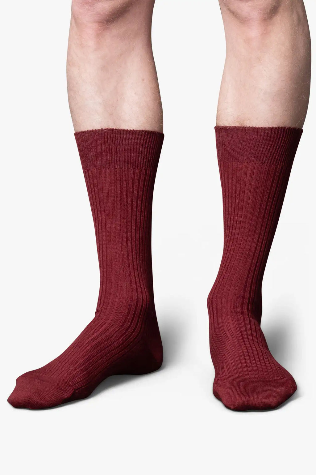 Burgundy dress socks crafted from non-mulesed merino wool – once a day