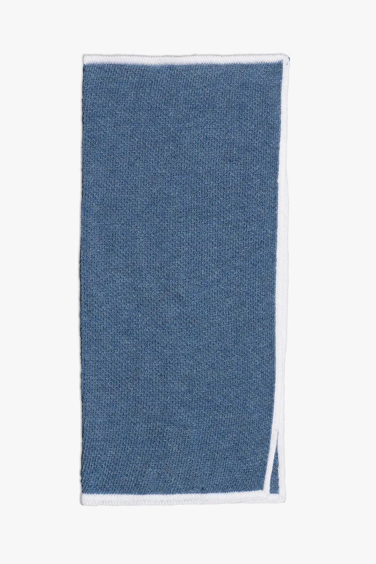 Blue knitted pocket square with white boarder in knitted cotton 