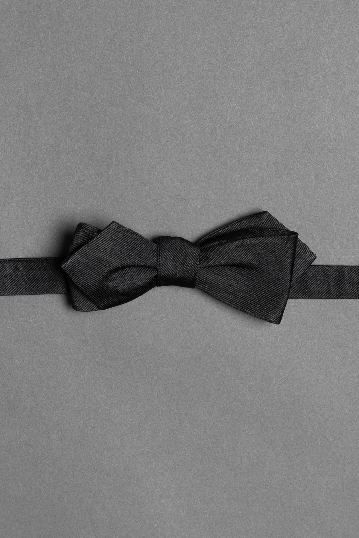 black-formal-bow-tie-tuxedo-silk-woven-self-tying-onceaday-made-in-italy