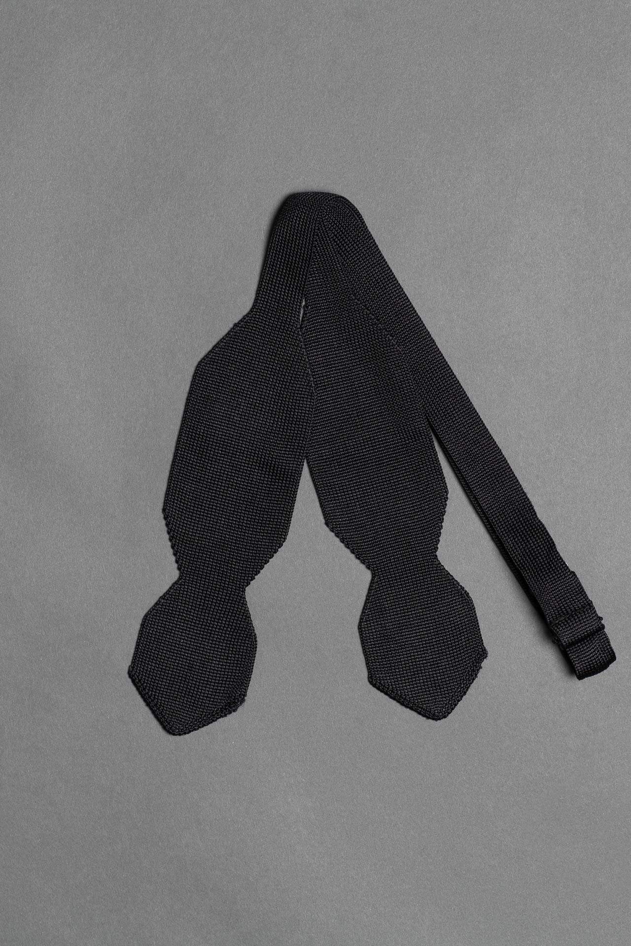 black-bow-tie-silk-knitted-self-tying-onceaday-made-in-italy