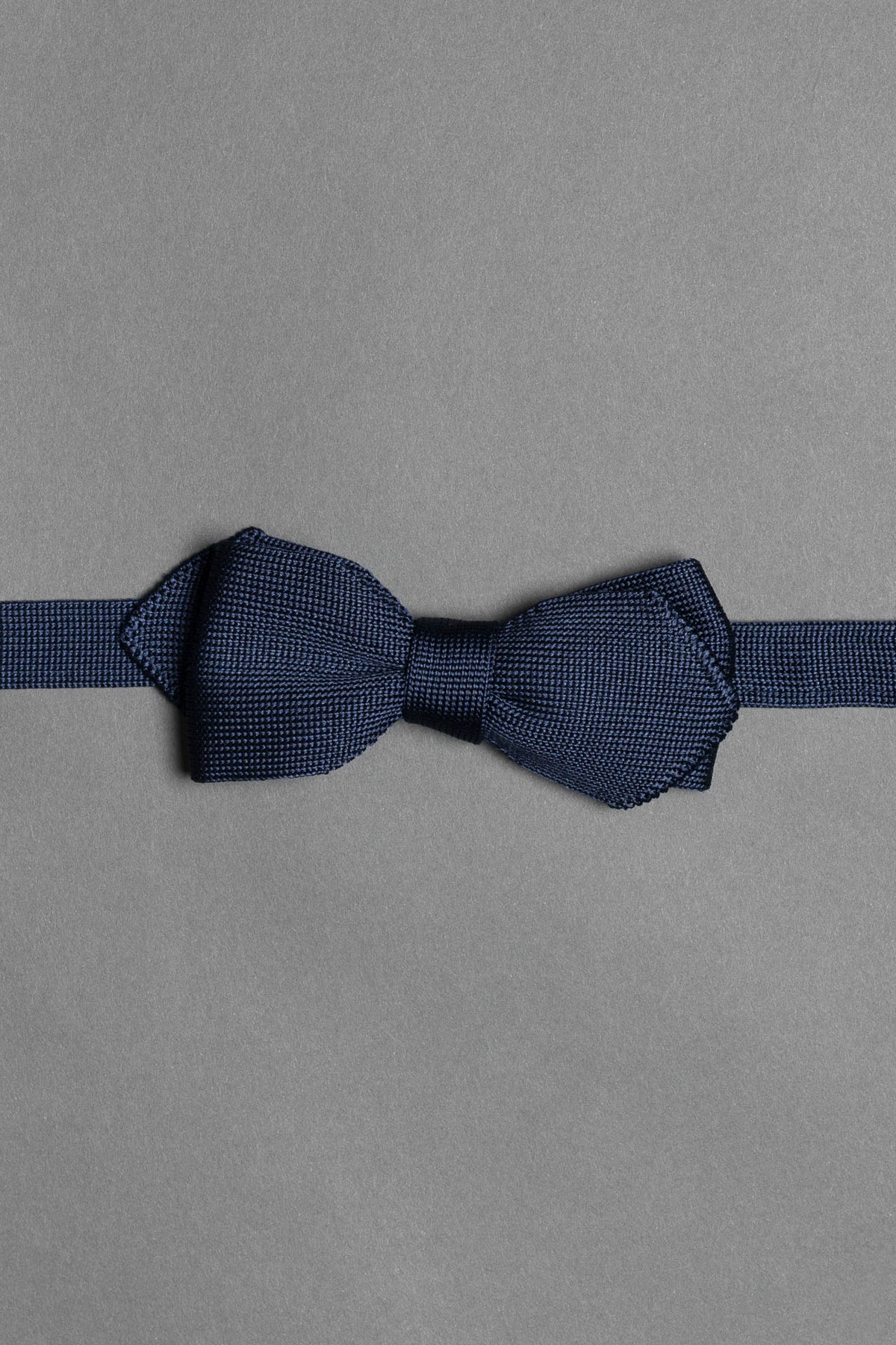 navy-blue-bow-tie-silk-knitted-self-tying-onceaday-made-in-italy