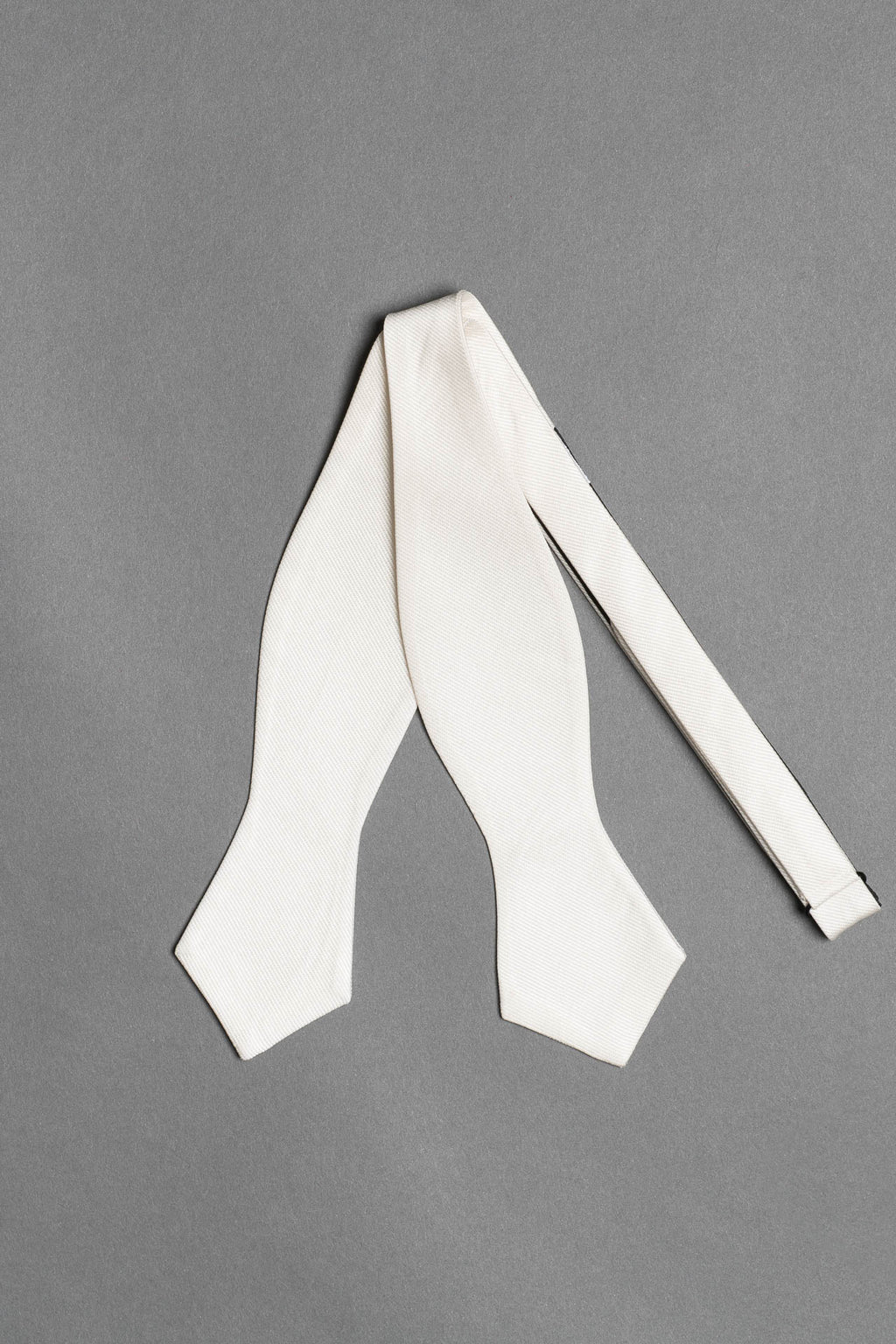 white-formal-bow-tie-tuxedo-silk-woven-self-tying-onceaday-made-in-italy