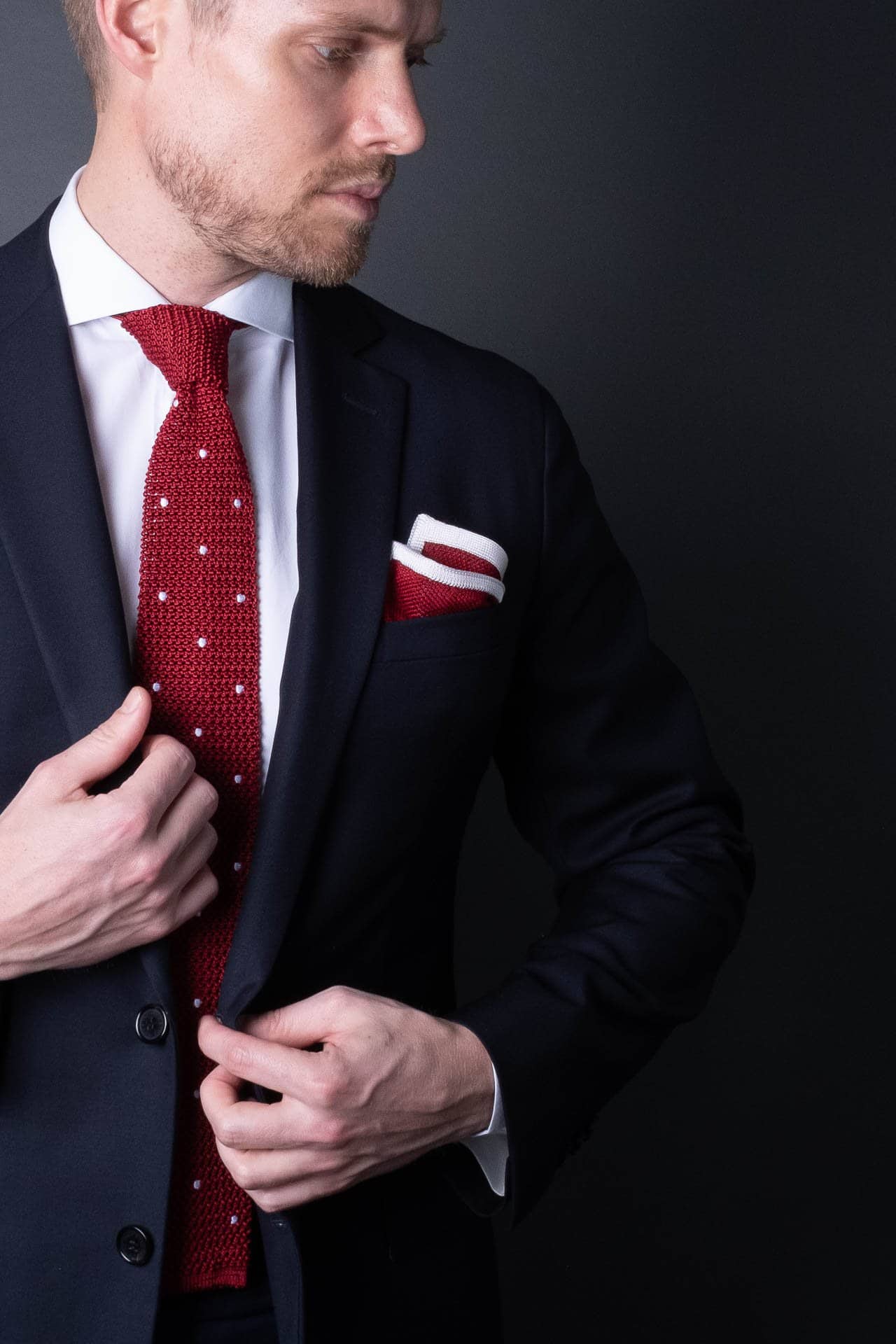 silk-knitted-tie-with-square-tip-red-with-polka-dots-made-in-italy-combo-matching-pocket-square