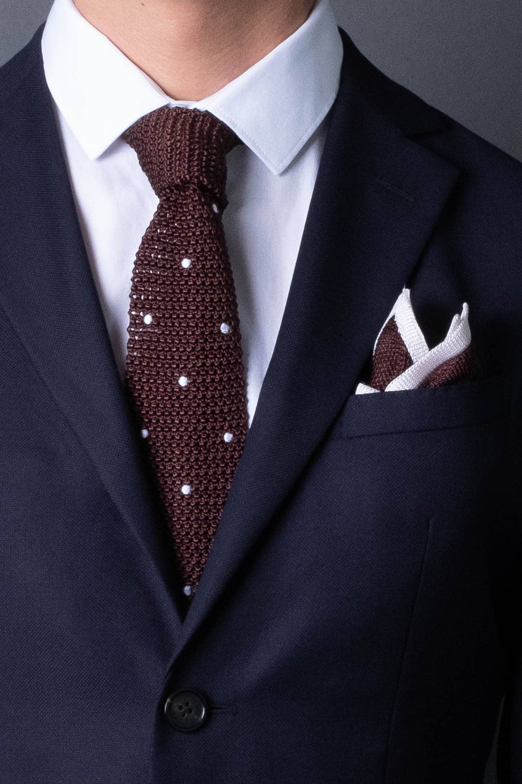 Brown knitted pocket square with white boarder. Made of silk in Italy paired with Matching tie.