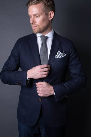 Gray-cotton-knitted-tie-with-square-tip-made-in-italy-combo-matching-pocket-square